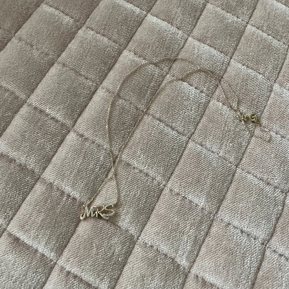 🎉Sale🎉Mrs. 14kt necklace - Picture 7 of 9